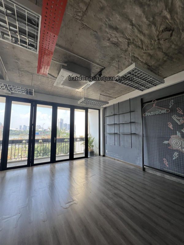 anh ben trong nha mat tien nguyen van huong batdongsanquan2.com