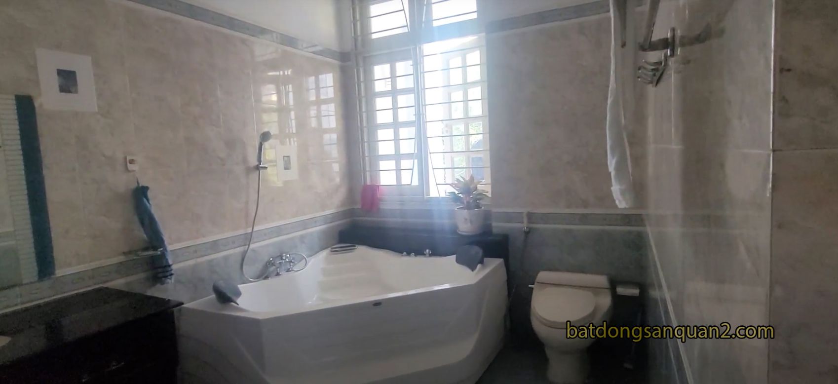 phong ngu voi nha tam co bon tam tai nha duong 20 binh an phuong an khanh quan 2 batdongsanquan2.com